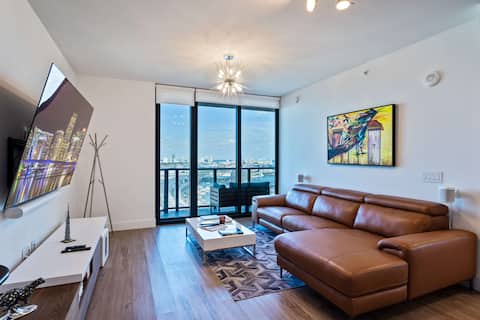 Top performing Airbnb: Lux 2BD Apt: Stunning Water Views in Mdcc
