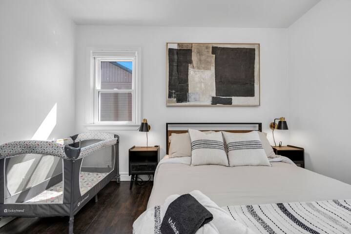 Luxe Home | 2 King Beds, Theatre Room, Near Beach gallery image 5