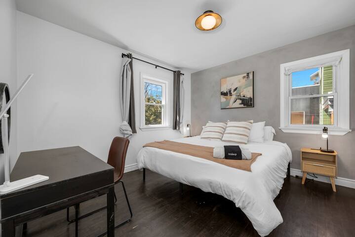 Luxe Home | 2 King Beds, Theatre Room, Near Beach gallery image 4