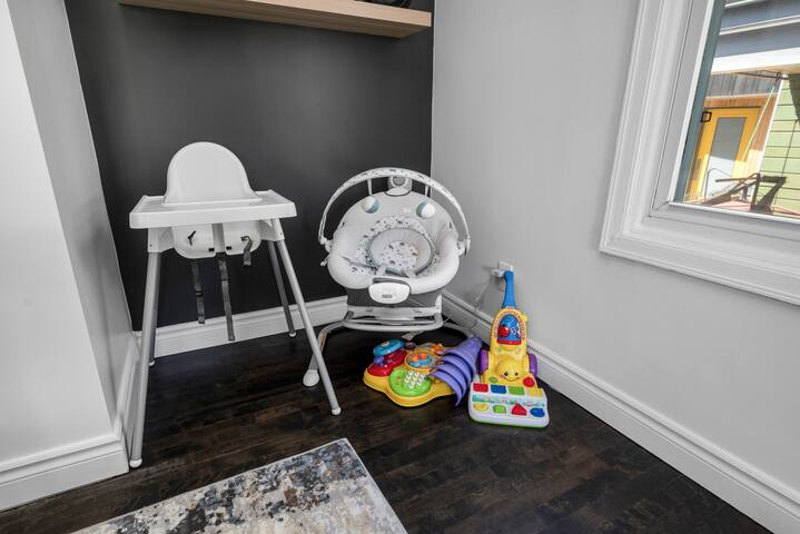 Luxe Home | 2 King Beds, Theatre Room, Near Beach gallery image 3