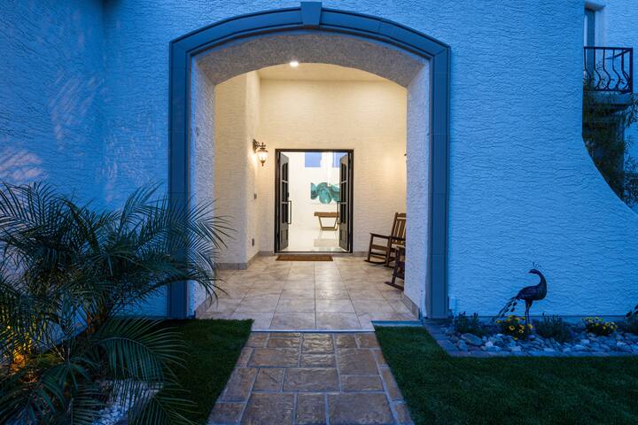 Luxurious Home: Pool, Sauna, Cinema, Gym & More gallery image 4