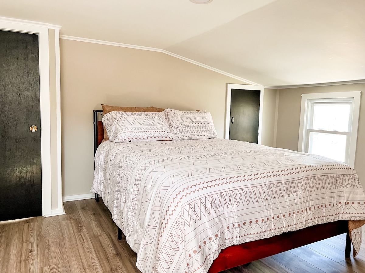 Тази спалня се намира на втория етаж