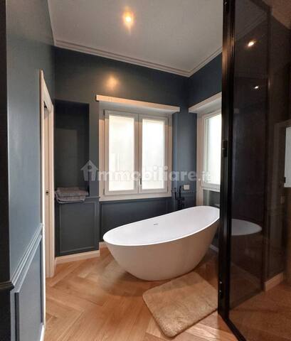 Live a dream in luxury apartment gallery image 5