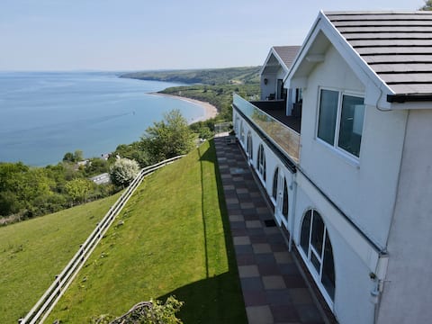The White House, Panoramic Sea Views, Games Room