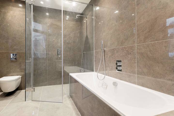 Stunning 3 Bedroom Trafalgar Sq and Covent Garden gallery image 4