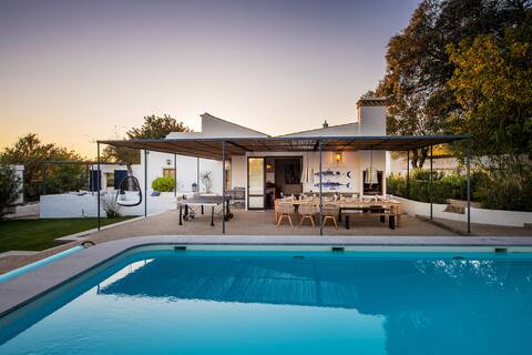 Large luxury family home, quiet, space and beach