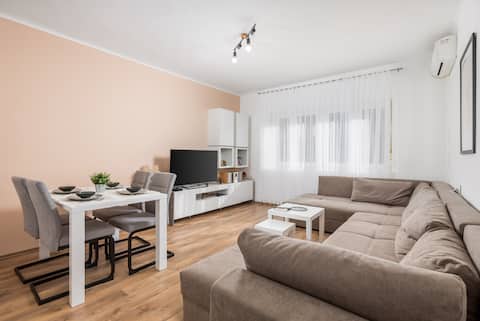 Popular Airbnb listing: Colapis apartment in Mjesni Odbor Potok