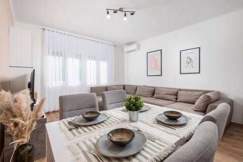 Popular Airbnb listing: Colapis apartment in Mjesni Odbor Potok