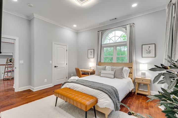 להירגע במיטה החמה והנחמדה שלכם עם כריות רכות חדשות! ברוכים הבאים לוושינגטון הבירה!