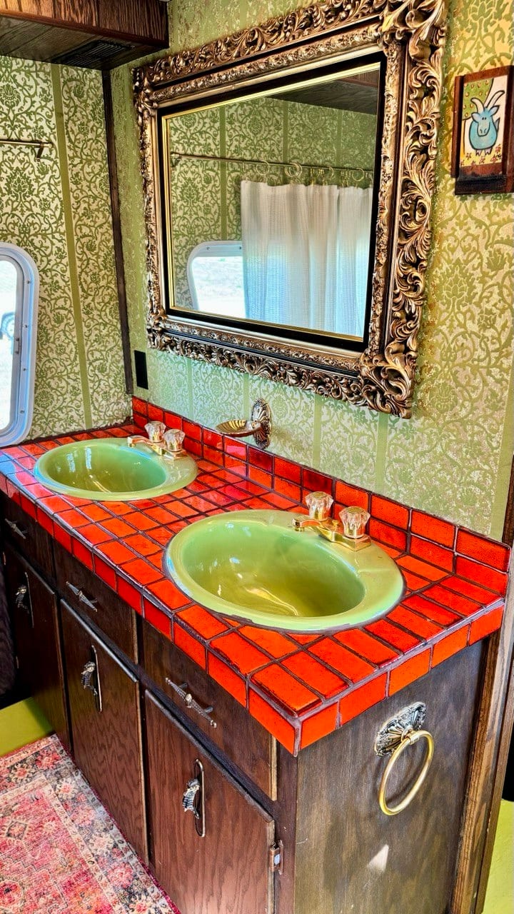 The Camelot - Campers/RVs for Rent in Tulsa, Oklahoma, United