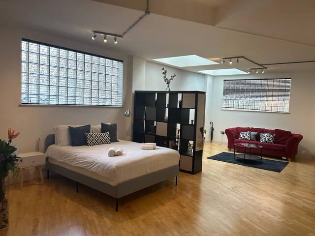 Spacious 3 Bed, 3 Bath Duplex gallery image 3