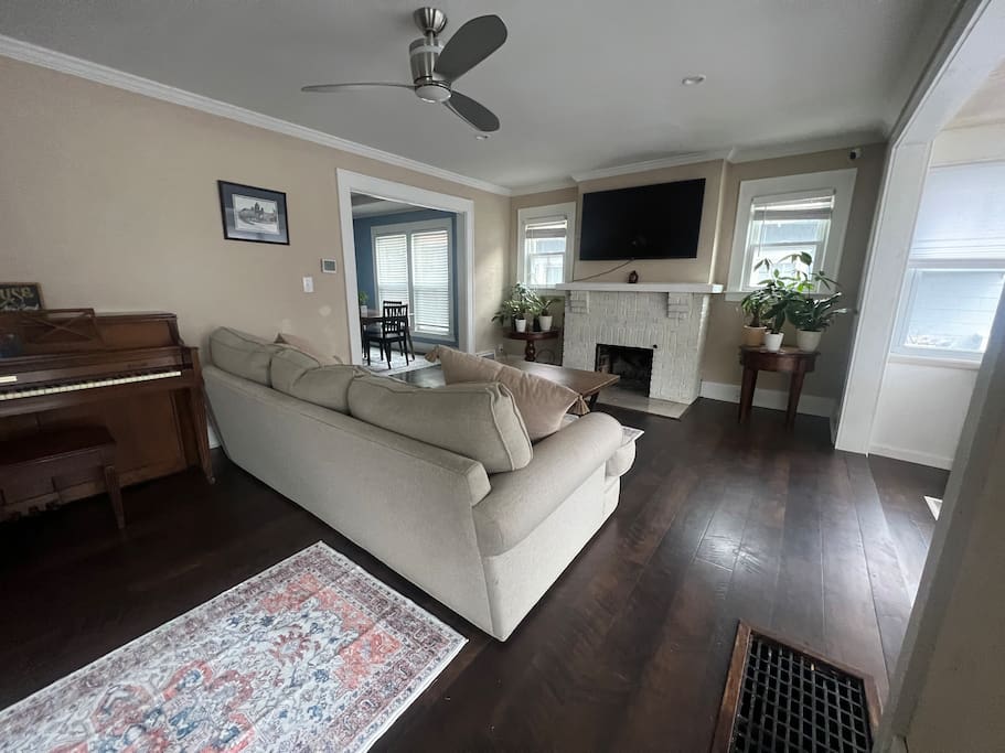 Airbnb Cozy Eastwood Retreat