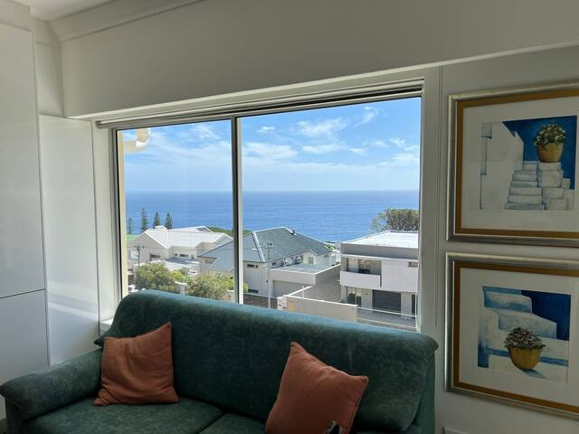 Camps Bay 2 Beds Grand Sea View gallery image 3