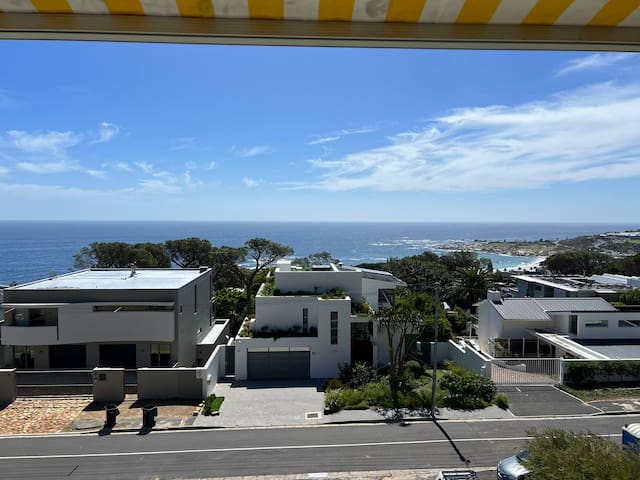 Camps Bay 2 Beds Grand Sea View