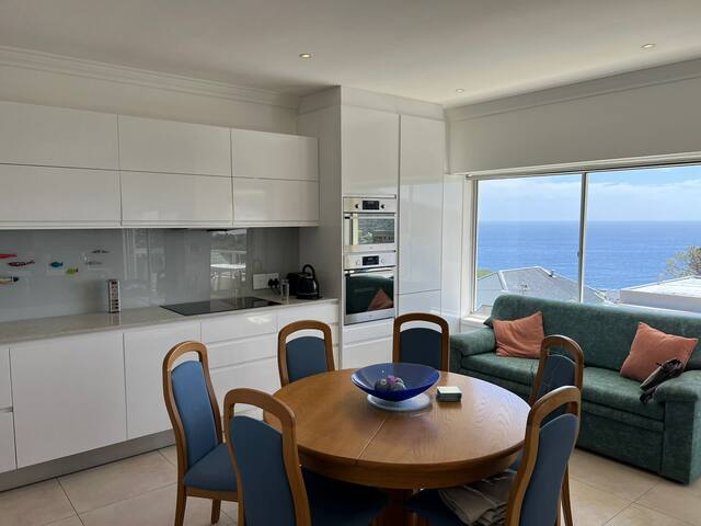 Camps Bay 2 Beds Grand Sea View gallery image 5