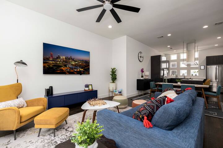 30% off MTR stays ~ Roof Deck*BBQ*Downtown Views!