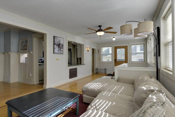 Retreat in Hastings: Two Homes, One Listing gallery image 4