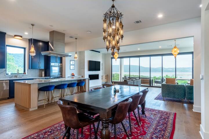 Views, Luxury & Classical Vibes! gallery image 2