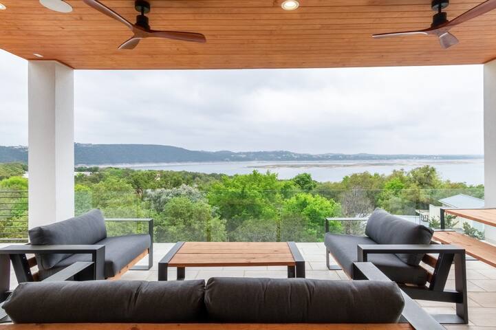 Views, Luxury & Classical Vibes! gallery image 5