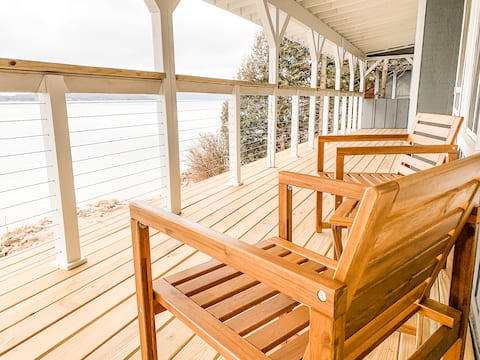 Ultimate Lakefront Getaway: Hot Tub/Game Room/Dock