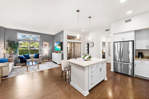 Stylish 2BD Haven Steps Away from Irvine Spectrum!