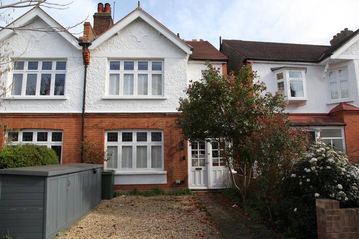 Lovely home with private garden near Richmond Park gallery image 2