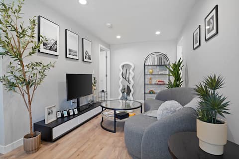 Brand new chill Oasis near Monrovia Canyon Park!