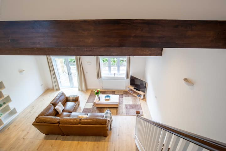 Ascot | Modern Cotswolds Stay - Table Football - South Cerney