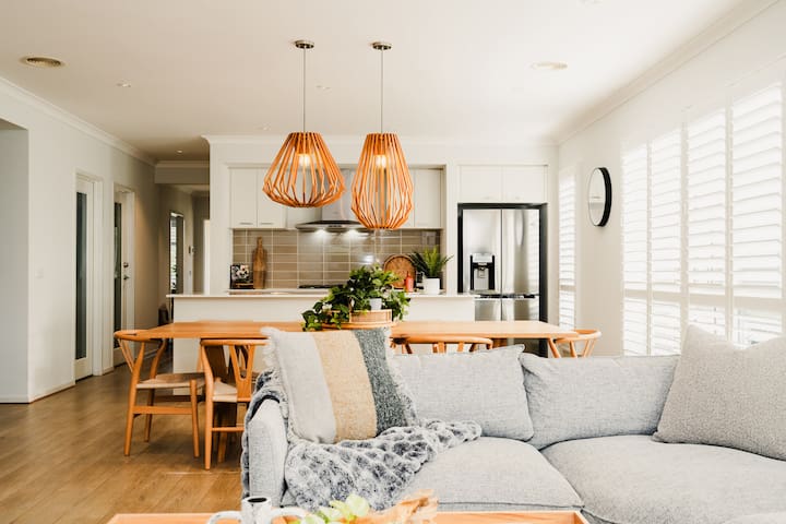 Hamptons Haven; Luxe 4 bedroom, 2 bathroom, WIFI