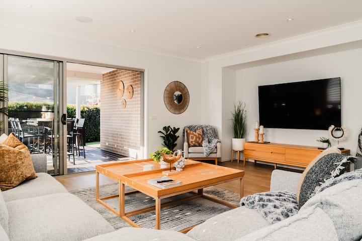 Hamptons Haven; Luxe 4 Bedroom, 2 Bathroom, Wifi - Geelong