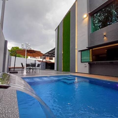 4BR 16pax LYL Jaccuzi Private Pool House ipoh