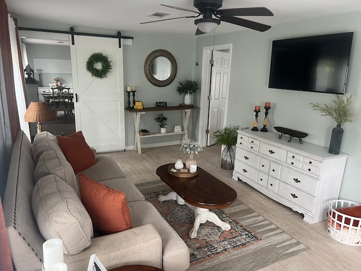 The Bungalow On Byrd. - Philadelphia, MS
