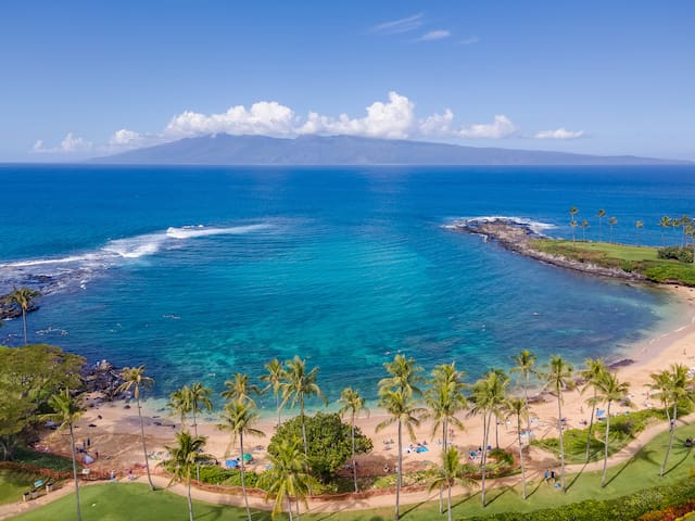 Modern Hawaii 3BR Golf Villa • 4th Tee, Near Beach