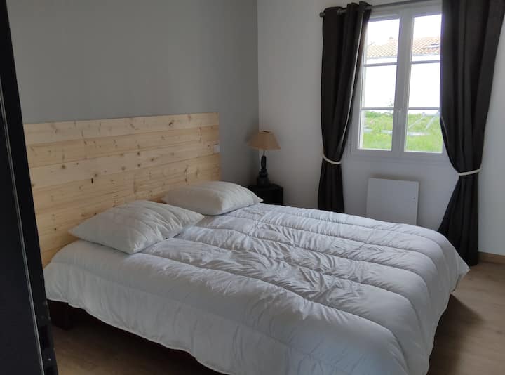 160张床、大衣柜和儿童雨伞床（如有必要）