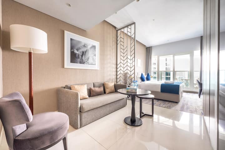 Studio Apartment in Businessbay - Dubai Canal View