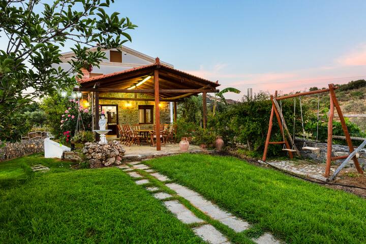 Villa Eleftheria Serenity: Pool & Jacuzzi gallery image 3