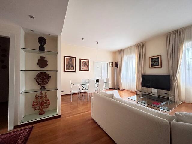 Elegante Appartamento CityLife Fiera gallery image 2