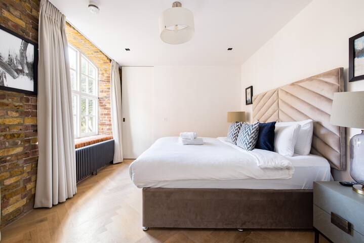 Covent Garden Station 2BR 2BA gallery image 3