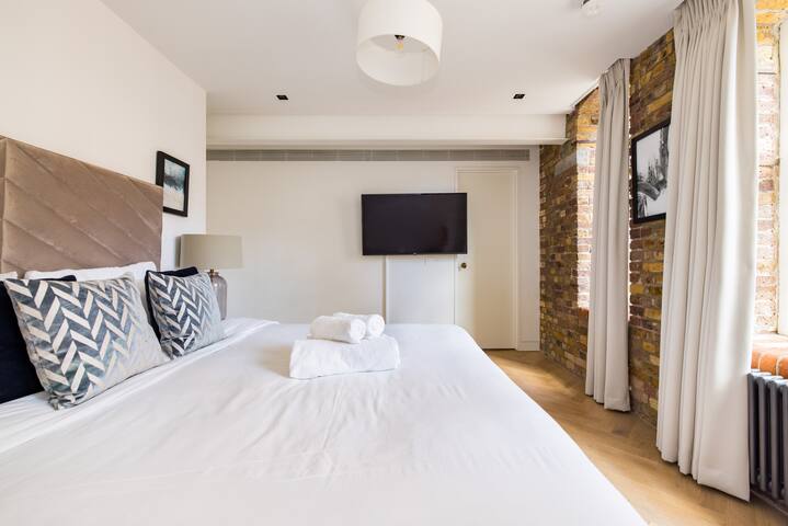 Covent Garden Station 2BR 2BA gallery image 5