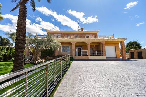 Beautiful Villa in Montserrat, Valencia.