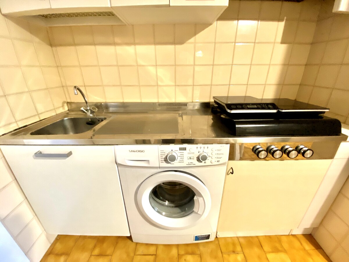 Successful Airbnb property: Sleeps 4 with free parking in San Michele Al Tagliamento