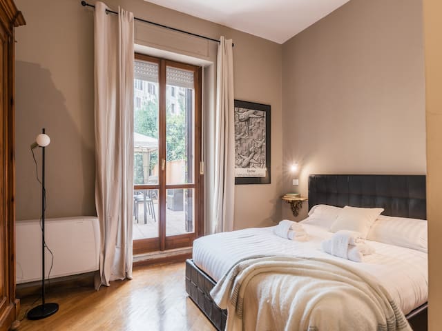 The Best Rent – Spacious flat near Colosseo gallery image 5