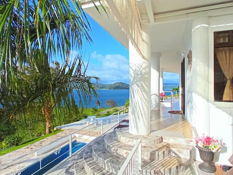 Villa Wisdom 4 Bed lakefront Villa