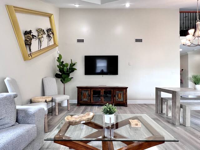 Chic French Quarter Style Home gallery image 4