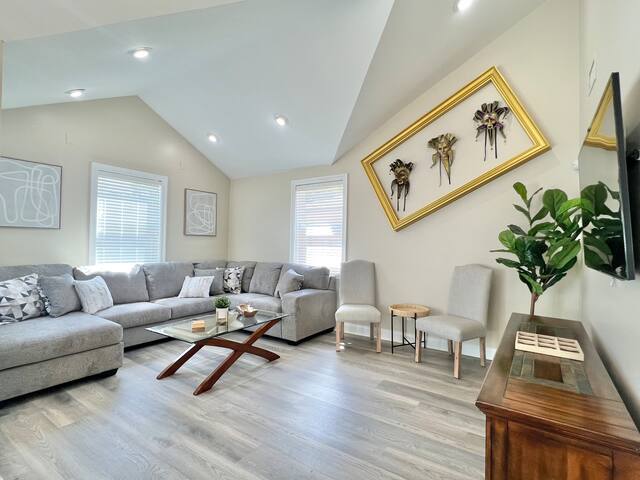 Chic French Quarter Style Home gallery image 2