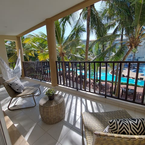 Beautiful AP Resort next to Beach Park