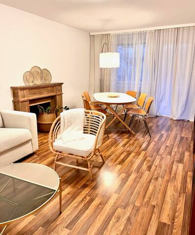 Luxury/ 6 rooms / 2 min metro & tram/ free parking gallery image 2