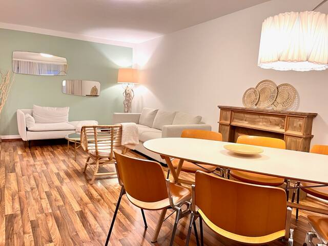 Luxury/ 6 rooms / 2 min metro & tram/ free parking gallery image 3