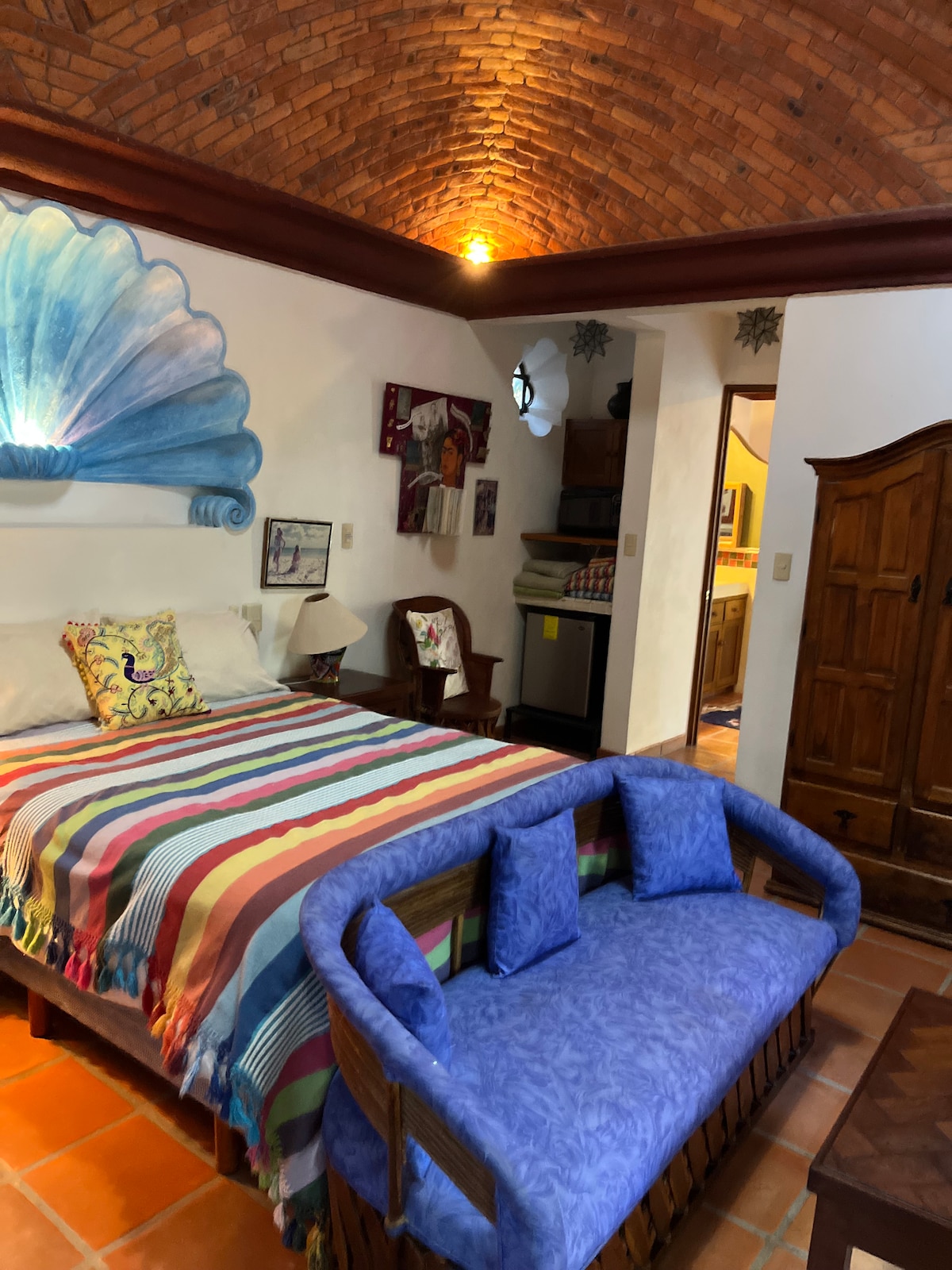 一楼卧室，配备标准双人床