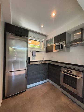 Ulia A- Parking, Terraza y Jardín gallery image 2